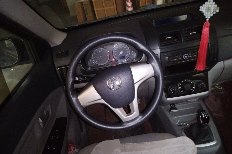 Used BAIC Weiwang M20 2014 1.5L practical type BJ415A Steering Wheel