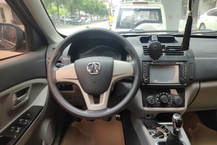 Used BAIC Weiwang M20 2014 1.5L practical type BJ415A Steering Wheel