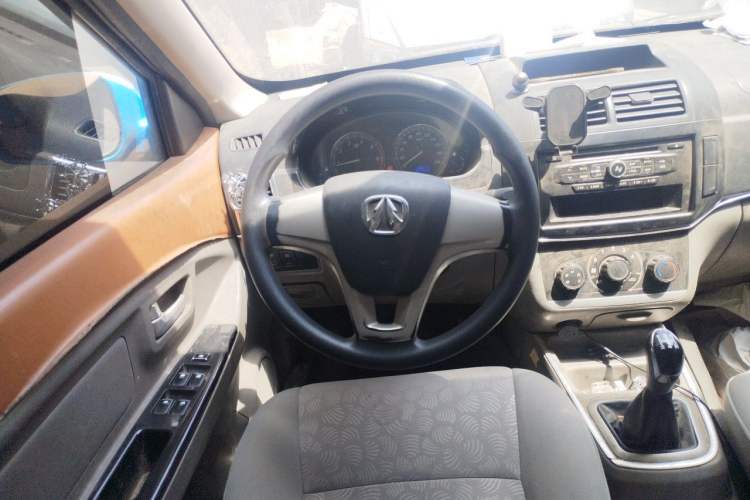 Used BAIC Weiwang M20 2014 1.5L practical type BJ415A Steering Wheel