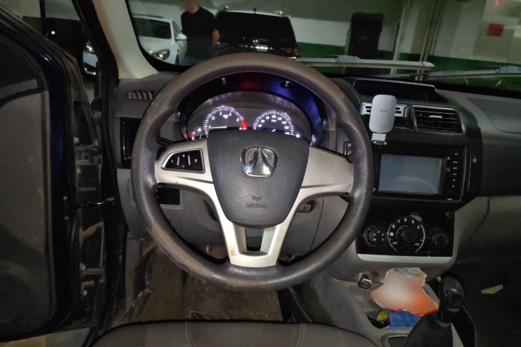 Used BAIC Weiwang M20 2014 1.5L Basic Version BJ415B Steering Wheel