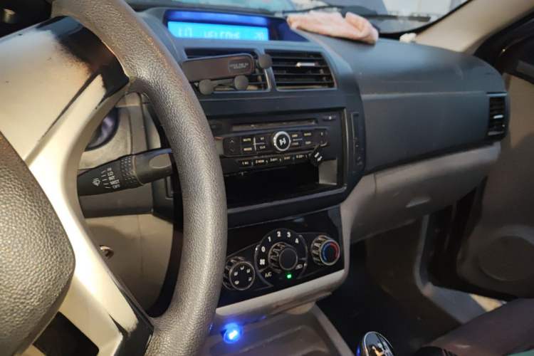 Used BAIC Weiwang M20 2014 1.5L practical type BJ415A Audio And AC Panel