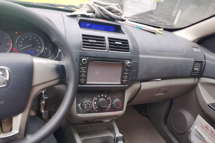 Used BAIC Weiwang M20 2014 1.5L Basic Version BJ415B Audio And AC Panel