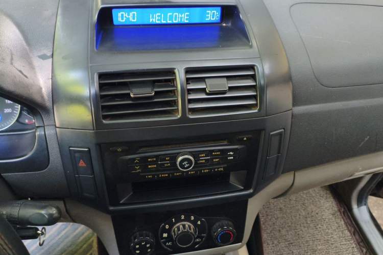 Used BAIC Weiwang M20 2014 1.5L practical type BJ415A Audio And AC Panel