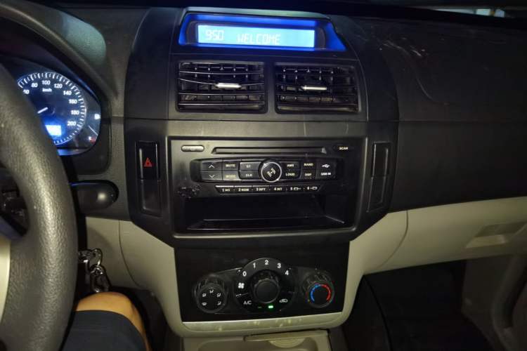Used BAIC Weiwang M20 2014 1.5L Basic Version DAM15DL Audio And AC Panel