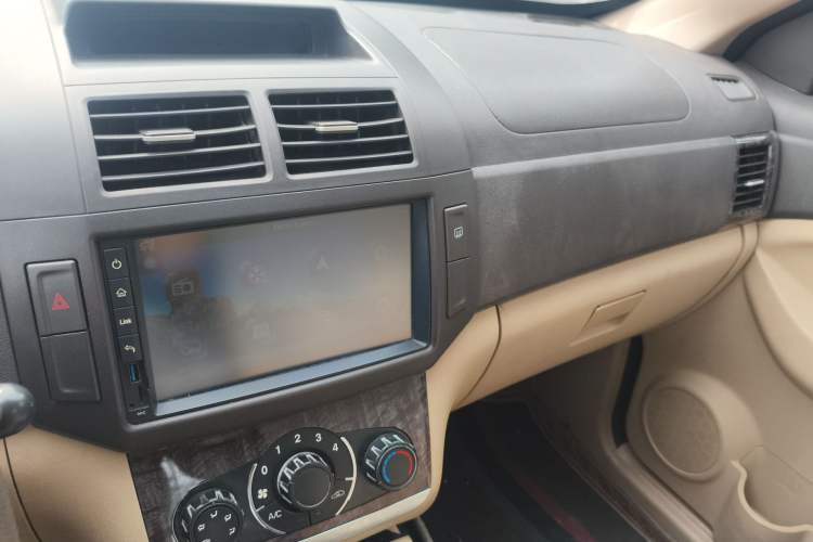 Used BAIC Weiwang M20 2014 1.5L Comfort version DAM15DL Audio And AC Panel