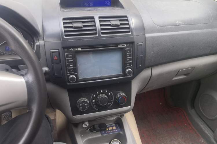 Used BAIC Weiwang M20 2014 1.5L practical type BJ415A Audio And AC Panel