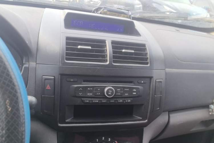 Used BAIC Weiwang M20 2014 1.5L practical type BJ415A Audio And AC Panel