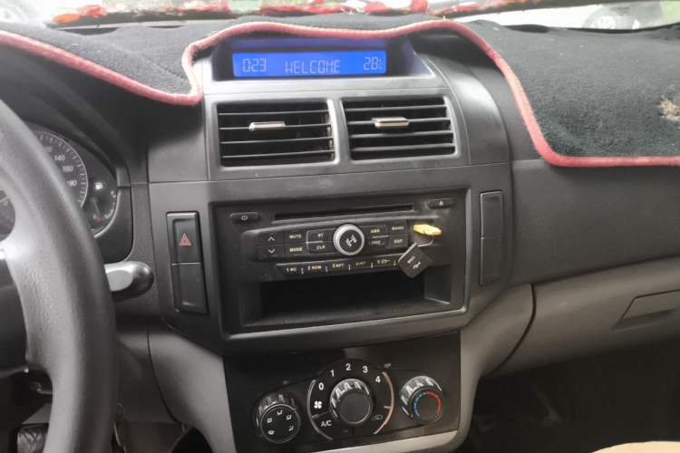 Used BAIC Weiwang M20 2014 1.5L practical type BJ415A Audio And AC Panel
