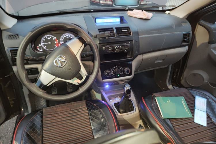Used BAIC Weiwang M20 2014 1.5L practical type BJ415A Center Console