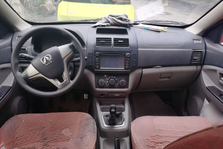 Used BAIC Weiwang M20 2014 1.5L Basic Version BJ415B Center Console