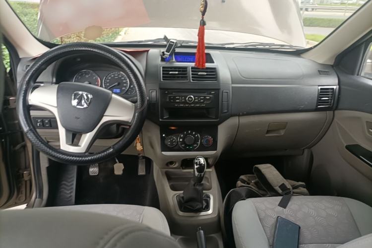 Used BAIC Weiwang M20 2014 1.5L Basic Version DAM15DL Center Console