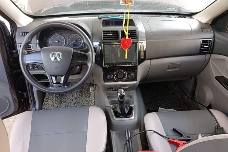 Used BAIC Weiwang M20 2014 1.5L practical type BJ415A Center Console