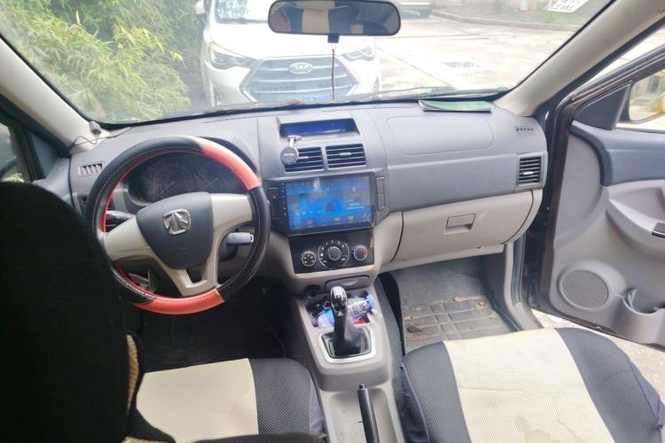 Used BAIC Weiwang M20 2014 1.5L practical type BJ415A Center Console