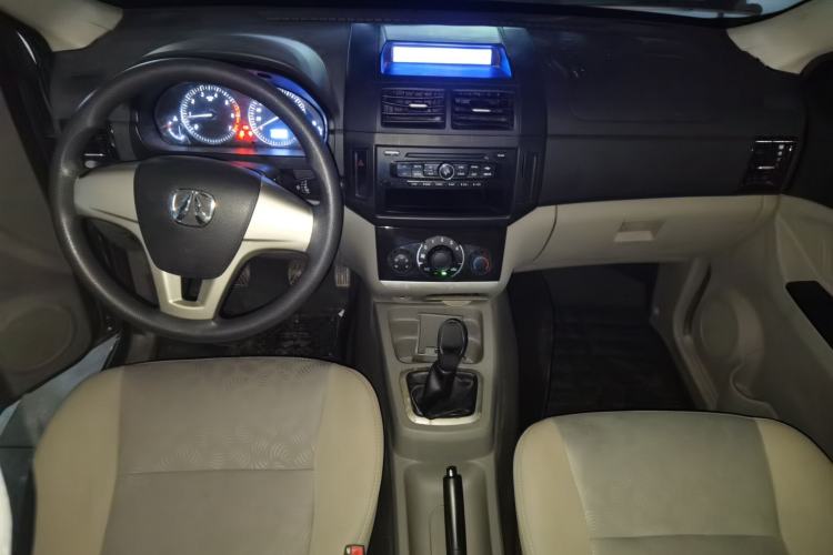 Used BAIC Weiwang M20 2014 1.5L Basic Version DAM15DL Center Console