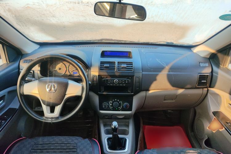 Used BAIC Weiwang M20 2014 1.5L Comfort Version BJ415B Center Console