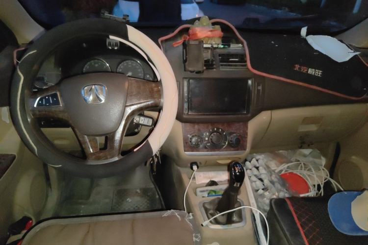 Used BAIC Weiwang M20 2014 1.5L Basic Version DAM15DL Center Console