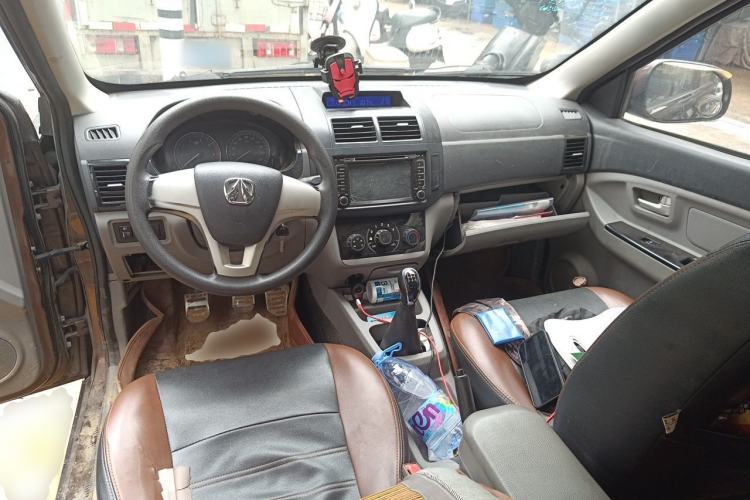 Used BAIC Weiwang M20 2014 1.5L practical type BJ415A Center Console