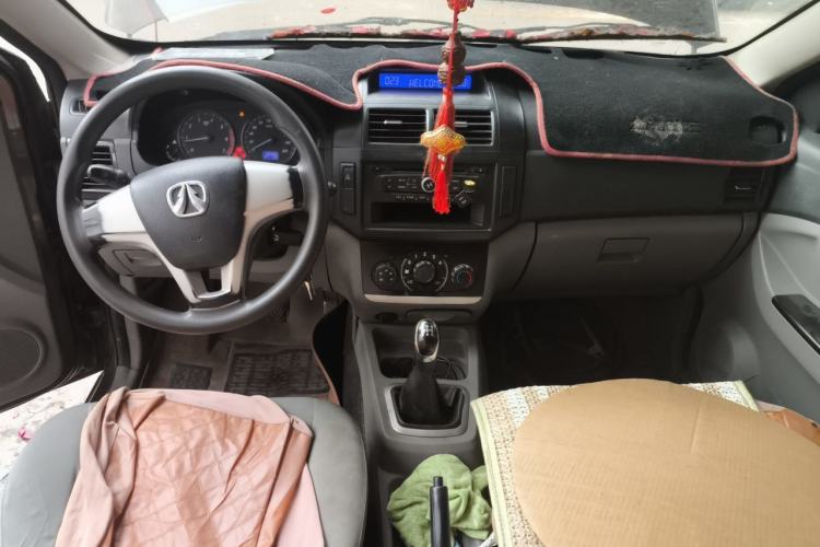 Used BAIC Weiwang M20 2014 1.5L practical type BJ415A Center Console