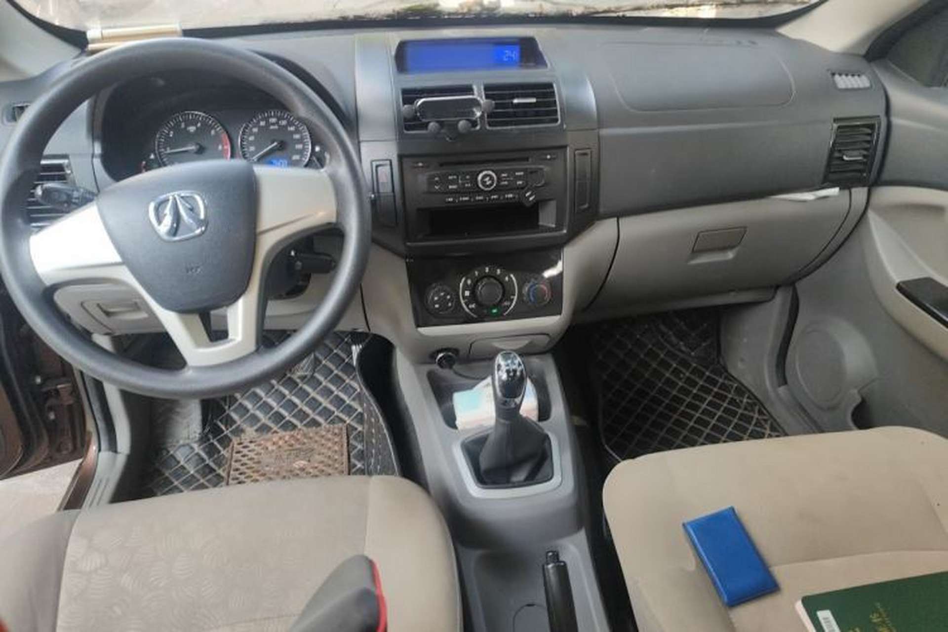 Used BAIC Weiwang M20 2014 1.5L practical type BJ415A Center Console