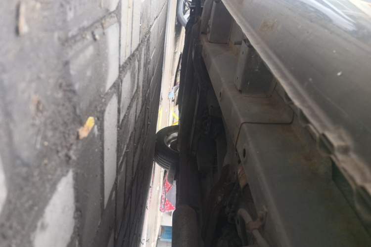 Used BAIC Weiwang M20 2014 1.5L practical type BJ415A Chassis Rear Left