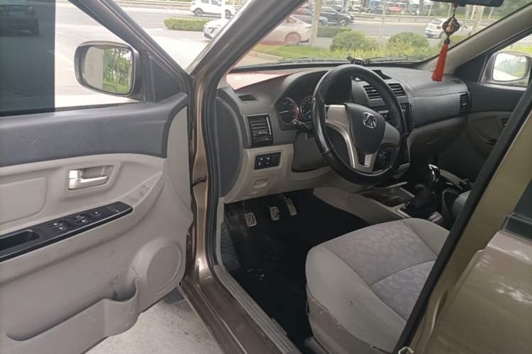 Used BAIC Weiwang M20 2014 1.5L Basic Version DAM15DL Driver Seat