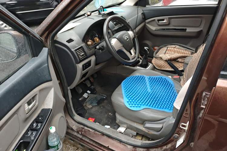 Used BAIC Weiwang M20 2014 1.5L practical type BJ415A Driver Seat