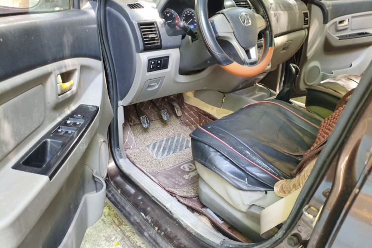 Used BAIC Weiwang M20 2014 1.5L practical type BJ415A Driver Seat