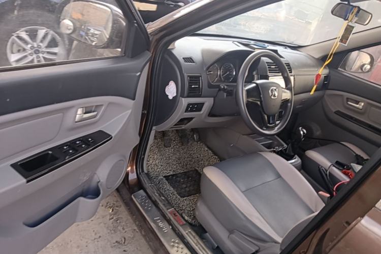 Used BAIC Weiwang M20 2014 1.5L practical type BJ415A Driver Seat