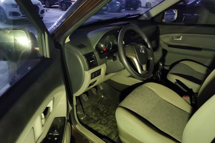 Used BAIC Weiwang M20 2014 1.5L Basic Version DAM15DL Driver Seat