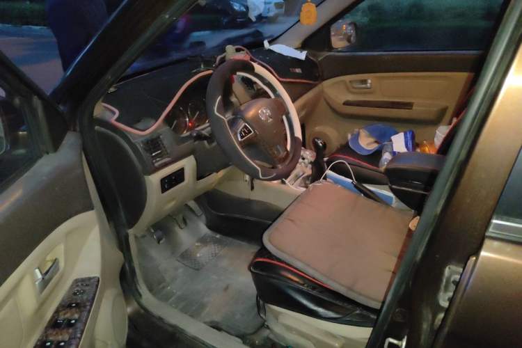 Used BAIC Weiwang M20 2014 1.5L Basic Version DAM15DL Driver Seat