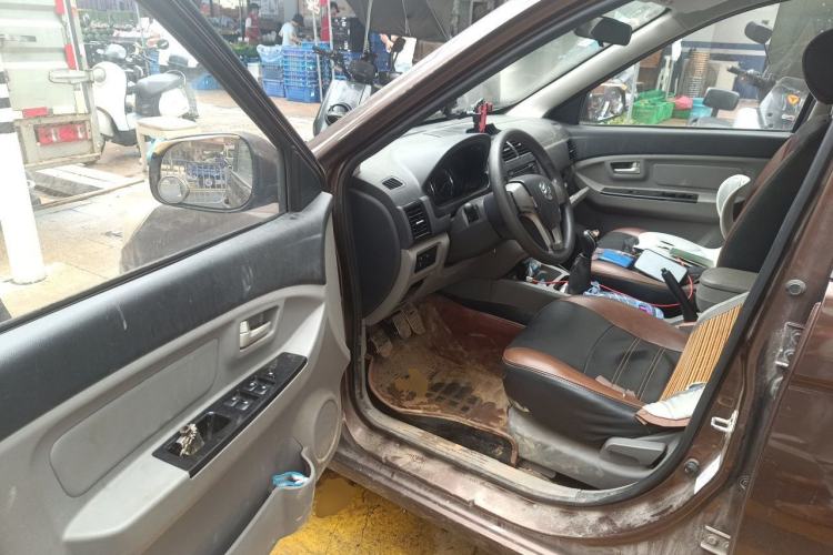 Used BAIC Weiwang M20 2014 1.5L practical type BJ415A Driver Seat