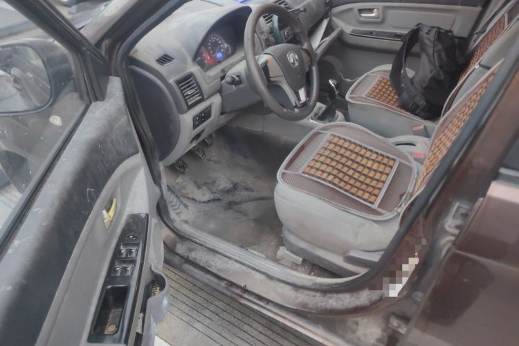 Used BAIC Weiwang M20 2014 1.5L practical type BJ415A Driver Seat