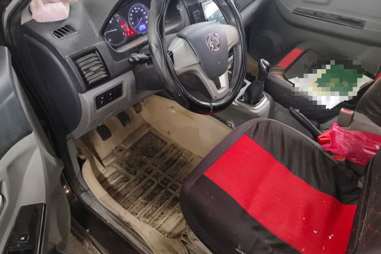 Used BAIC Weiwang M20 2014 1.5L practical type BJ415A Driver Seat