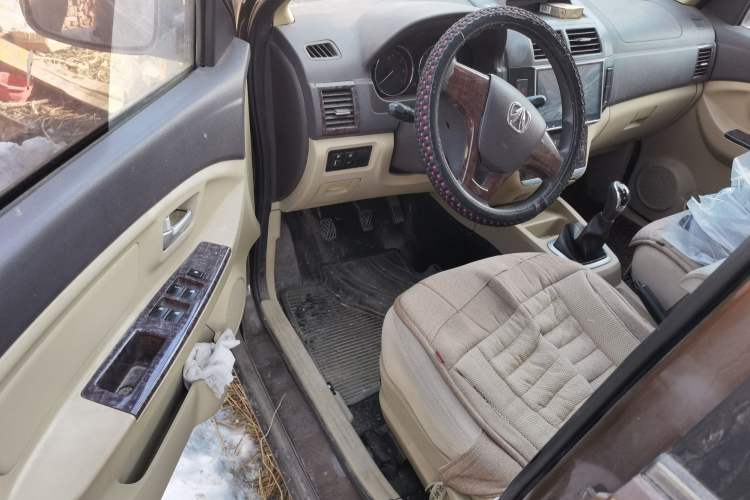 Used BAIC Weiwang M20 2014 1.5L Basic Version DAM15DL Driver Seat