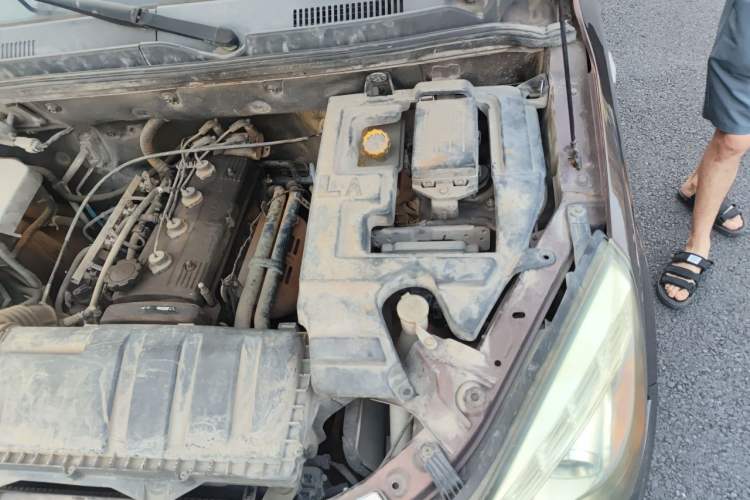 Used BAIC Weiwang M20 2014 1.5L practical type BJ415A Engine Bay Left