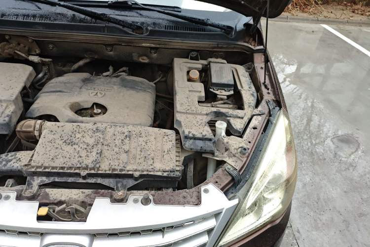 Used BAIC Weiwang M20 2014 1.5L practical type BJ415A Engine Bay Left