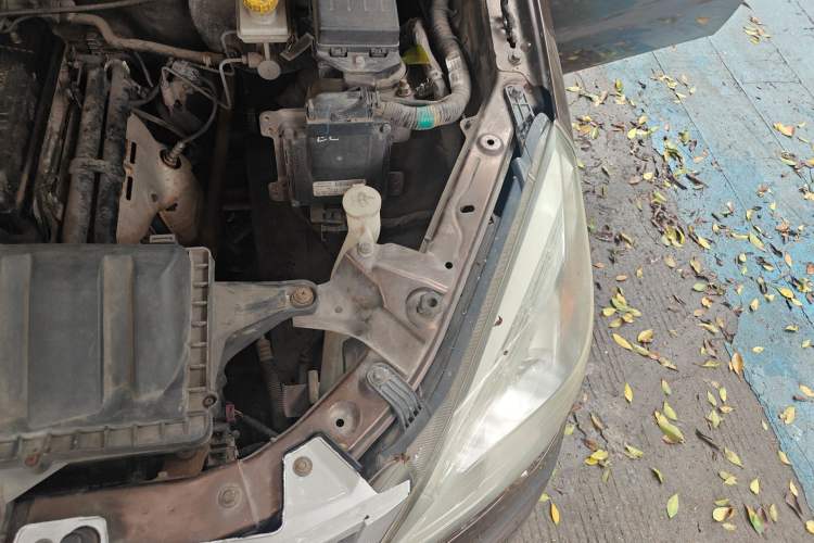 Used BAIC Weiwang M20 2014 1.5L practical type BJ415A Engine Bay Left