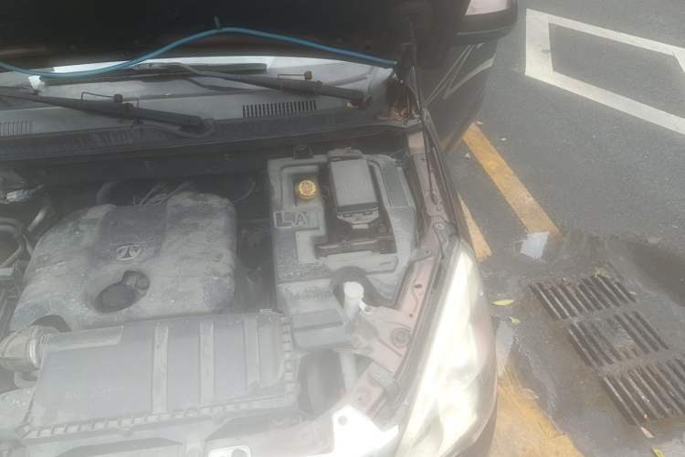 Used BAIC Weiwang M20 2014 1.5L practical type BJ415A Engine Bay Left