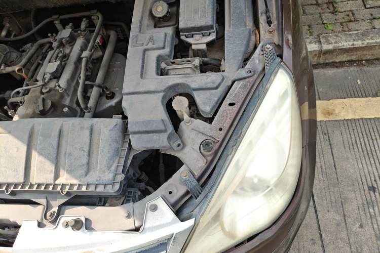 Used BAIC Weiwang M20 2014 1.5L Basic Version DAM15DL Engine Bay Left