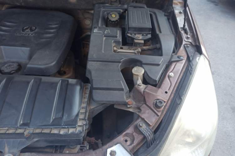 Used BAIC Weiwang M20 2014 1.5L Basic Version DAM15DL Engine Bay Left