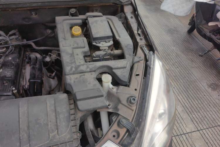 Used BAIC Weiwang M20 2014 1.5L practical type BJ415A Engine Bay Left