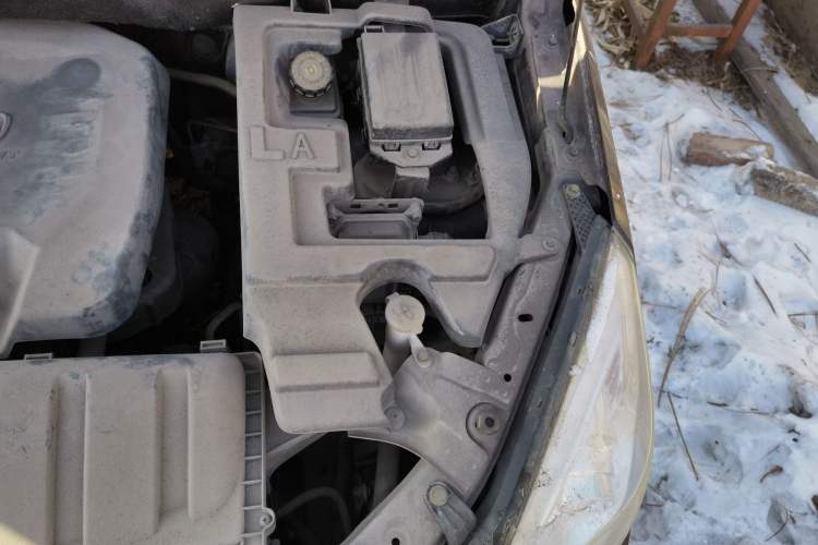 Used BAIC Weiwang M20 2014 1.5L Basic Version DAM15DL Engine Bay Left