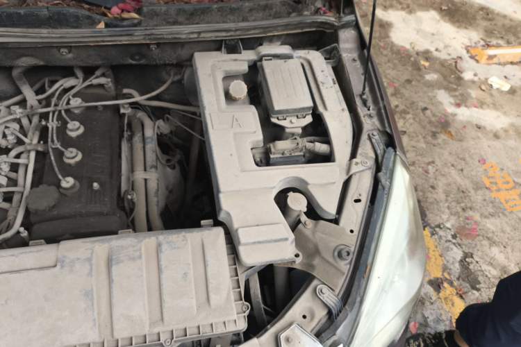 Used BAIC Weiwang M20 2014 1.5L practical type BJ415A Engine Bay Left