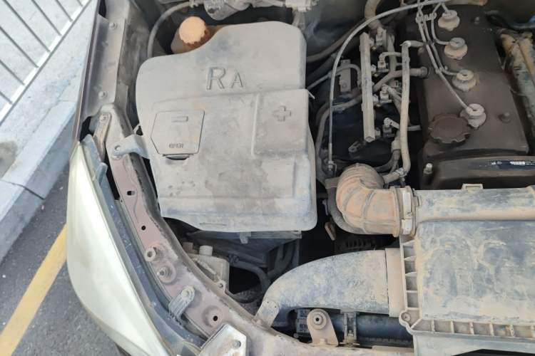 Used BAIC Weiwang M20 2014 1.5L practical type BJ415A Engine Bay Right
