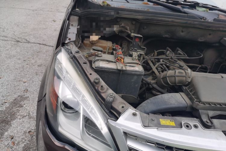 Used BAIC Weiwang M20 2014 1.5L Basic Version BJ415B Engine Bay Right
