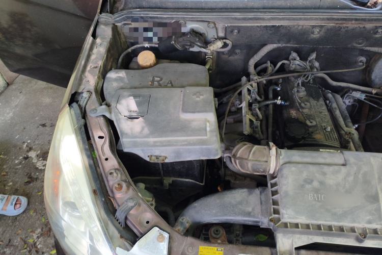 Used BAIC Weiwang M20 2014 1.5L practical type BJ415A Engine Bay Right