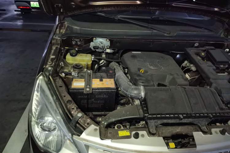 Used BAIC Weiwang M20 2014 1.5L Basic Version DAM15DL Engine Bay Right
