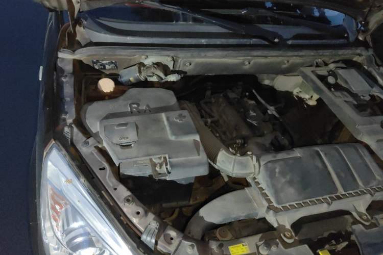Used BAIC Weiwang M20 2014 1.5L Basic Version DAM15DL Engine Bay Right