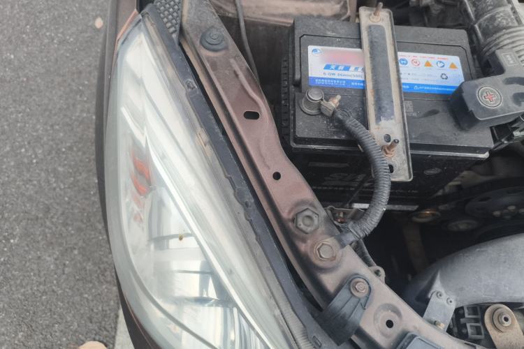 Used BAIC Weiwang M20 2014 1.5L Comfort version DAM15DL Engine Bay Right