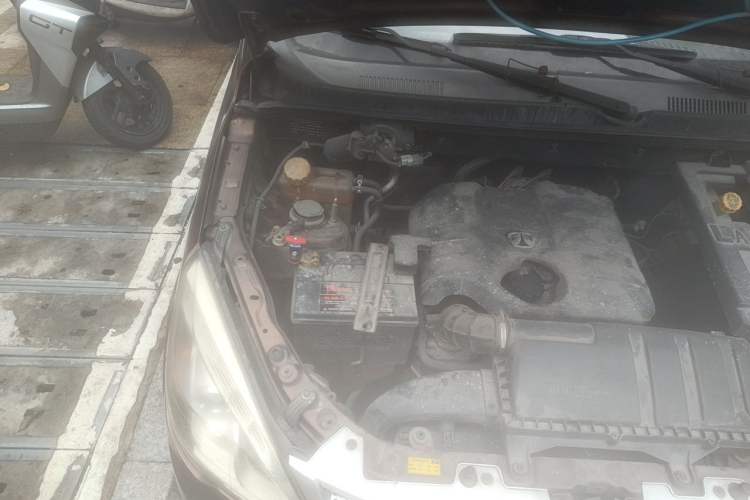 Used BAIC Weiwang M20 2014 1.5L practical type BJ415A Engine Bay Right